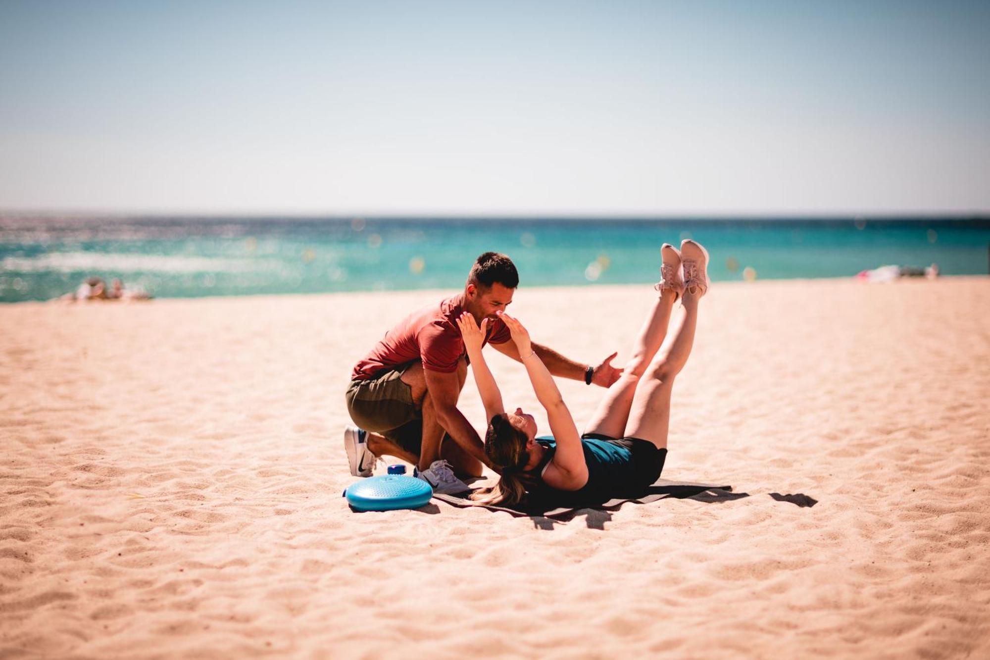 Hotel Toison D'Or Ramatuelle Esterno foto A personal trainer working with a client on the beach