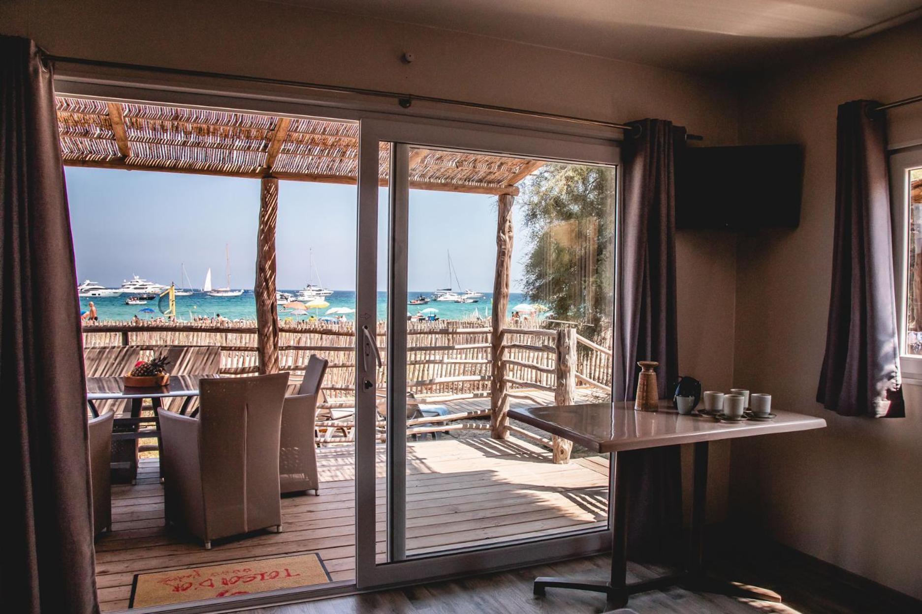 Hotel Toison D'Or Ramatuelle Esterno foto A room at the resort