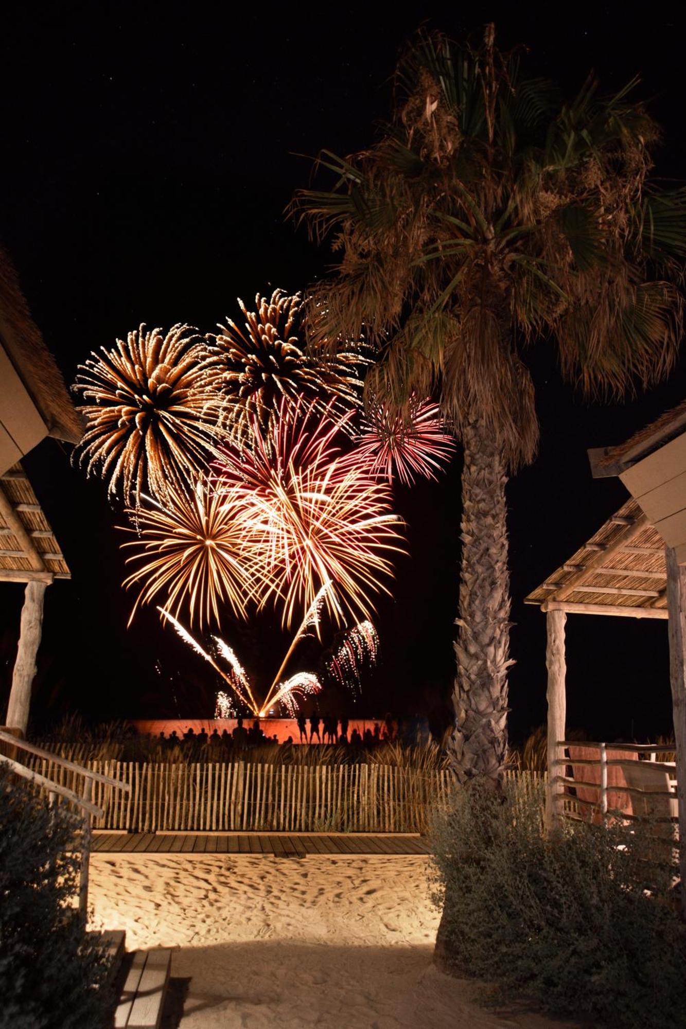Hotel Toison D'Or Ramatuelle Esterno foto Fireworks at the 2007 Festival of the Lion King