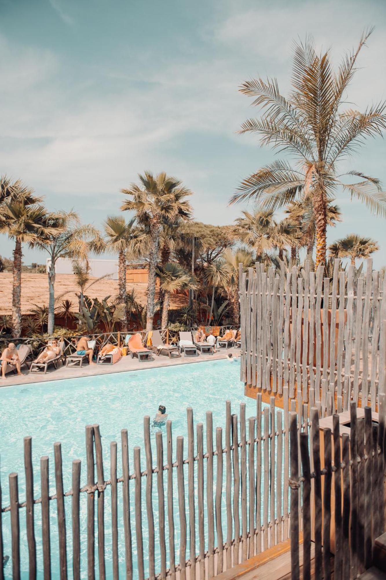 Hotel Toison D'Or Ramatuelle Esterno foto The swimming pool at the hotel