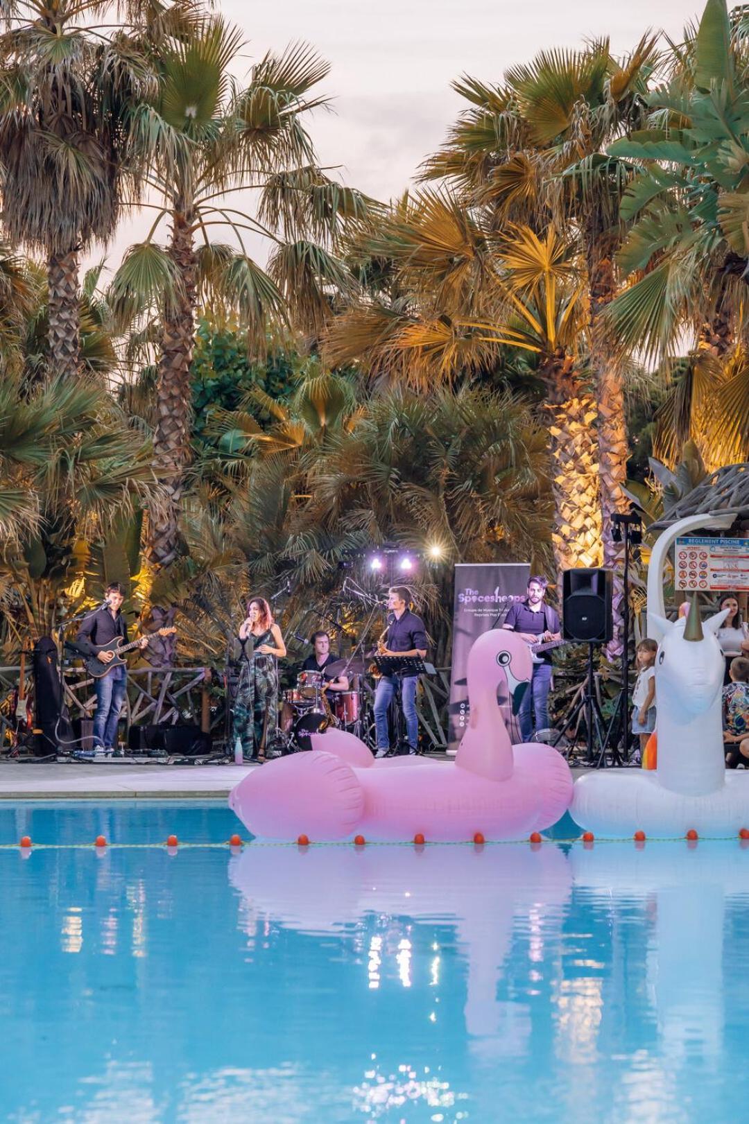 Hotel Toison D'Or Ramatuelle Esterno foto The band performing in 2019
