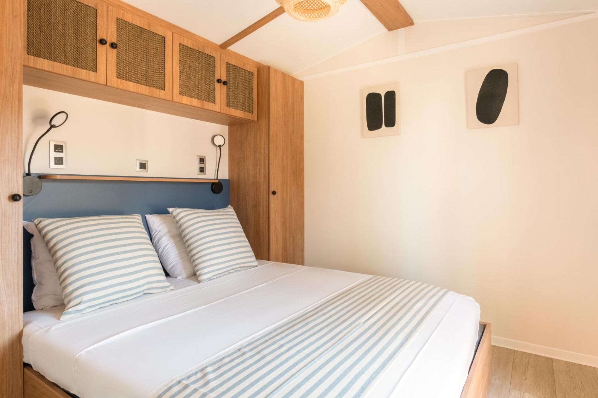 Hotel Toison D'Or Ramatuelle Esterno foto A bedroom in a static